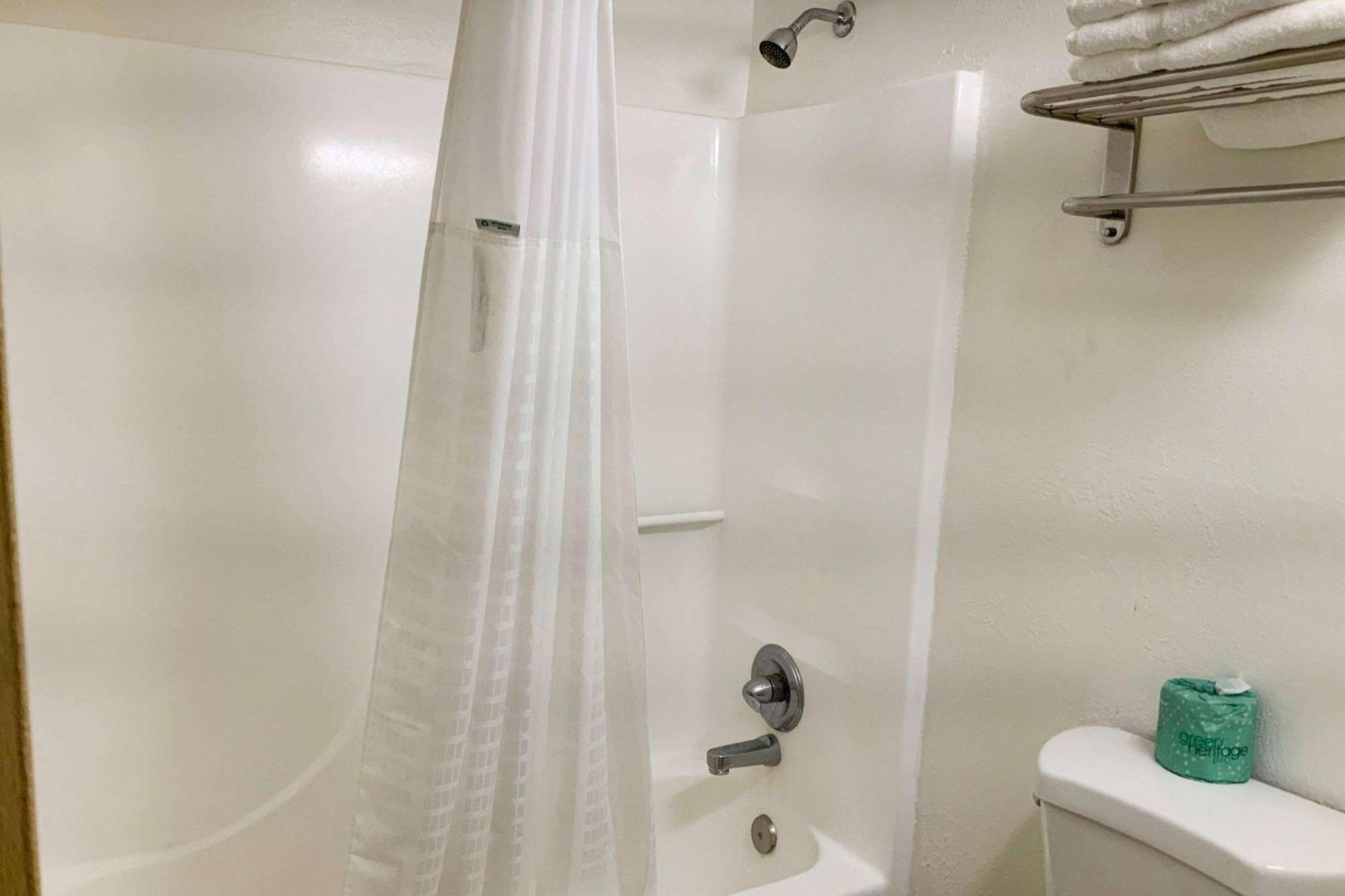 Days Inn By Wyndham Troy Il Экстерьер фото