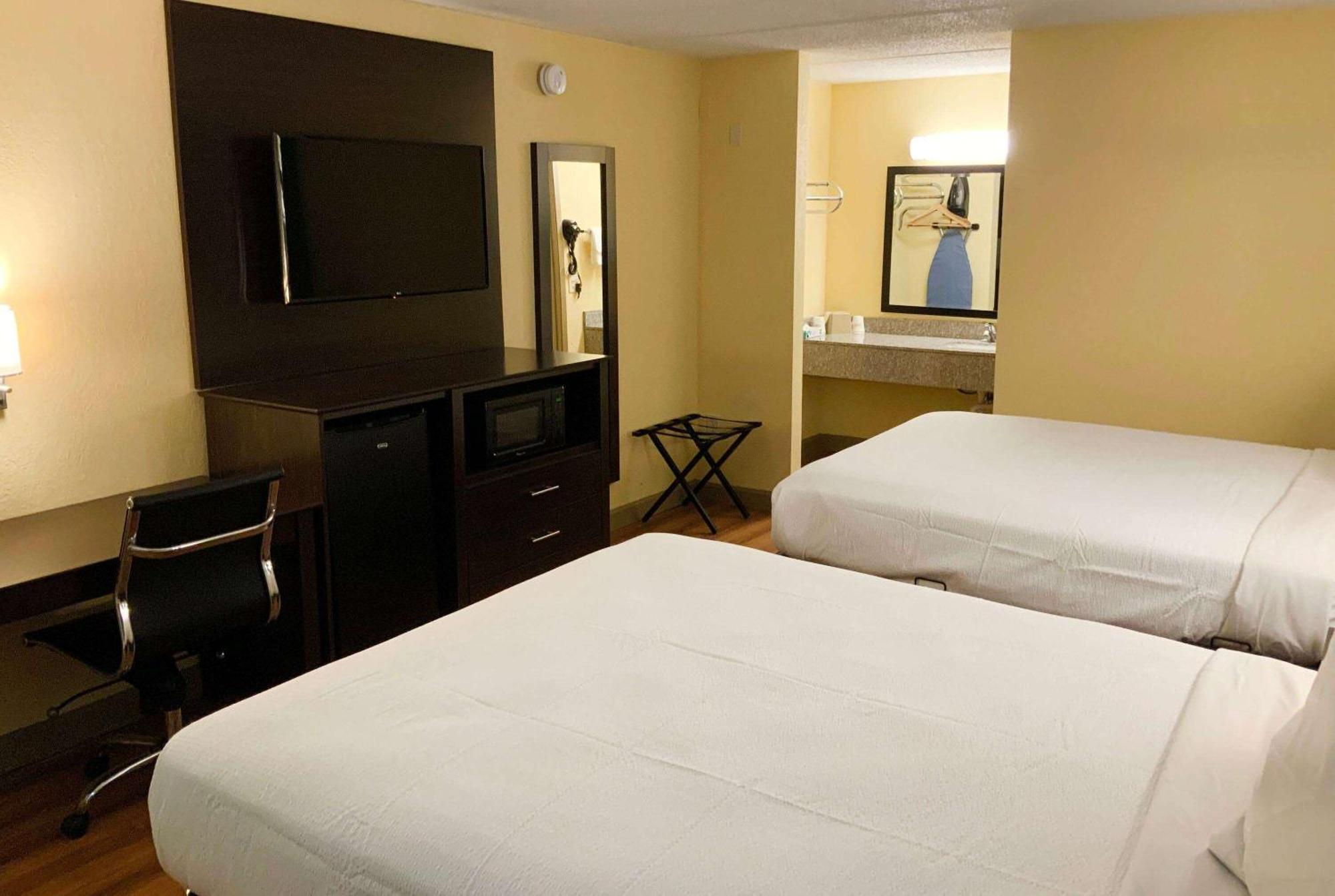 Days Inn By Wyndham Troy Il Экстерьер фото