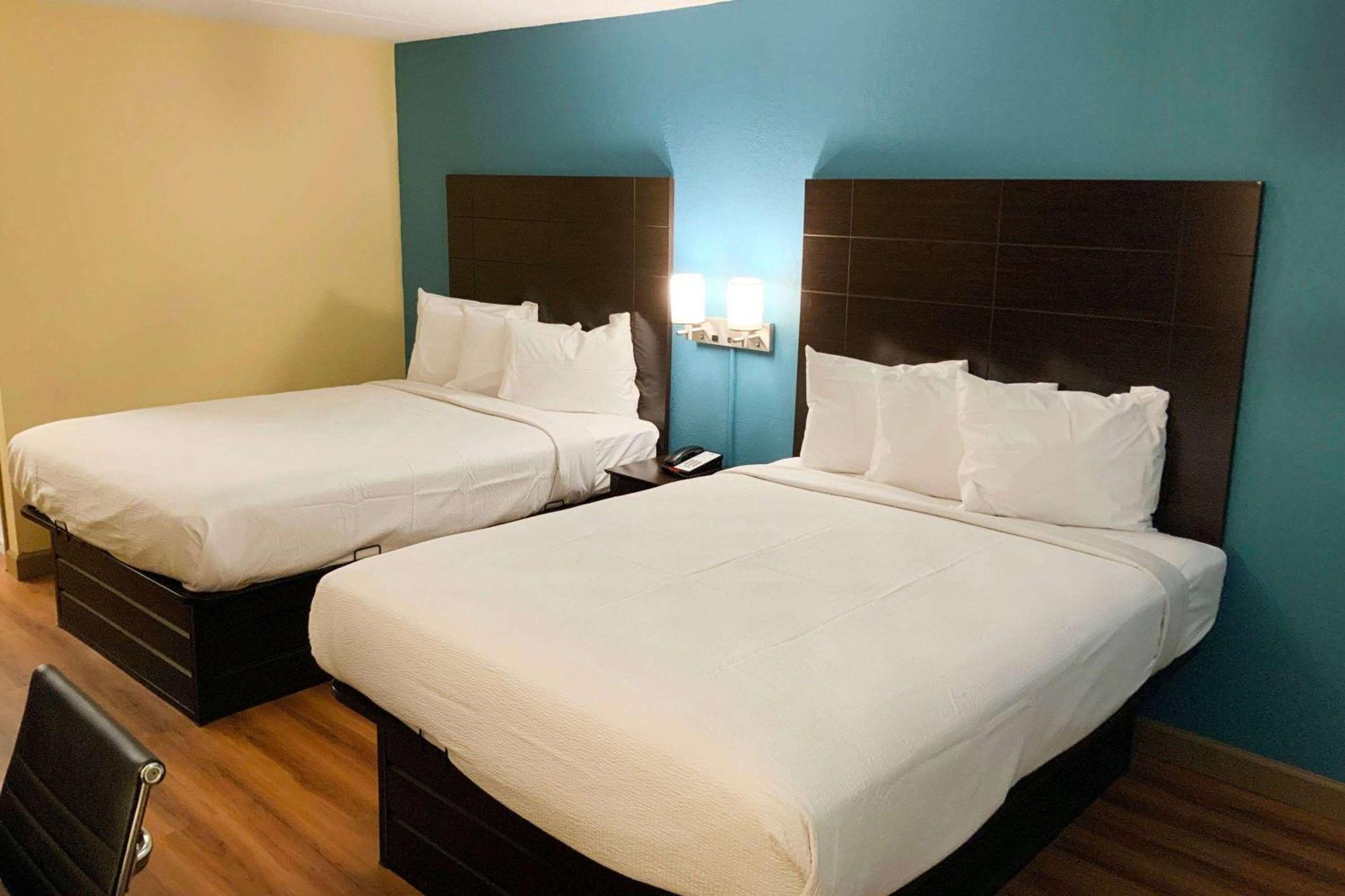 Days Inn By Wyndham Troy Il Экстерьер фото
