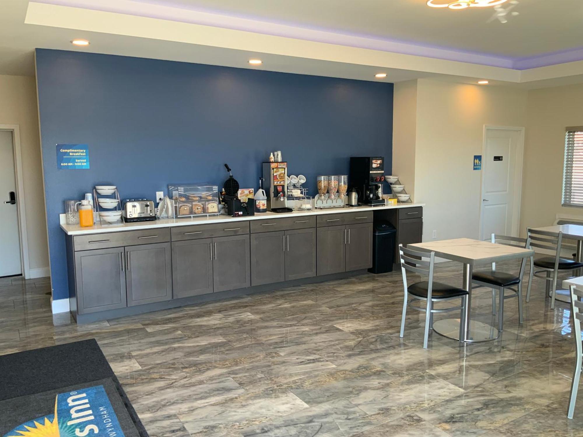 Days Inn By Wyndham Troy Il Экстерьер фото